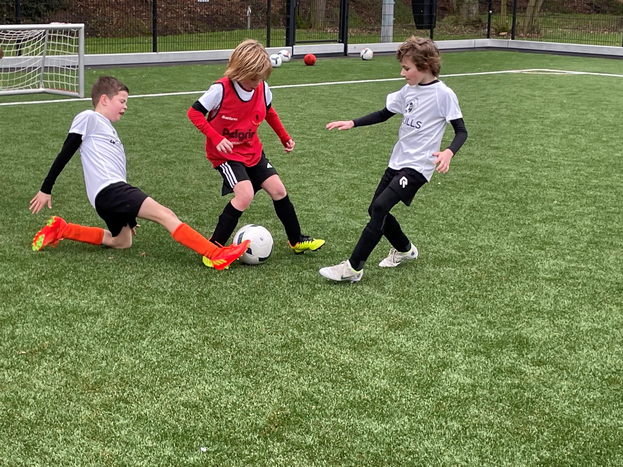 4-Skills Soccer Academy verzorgt voetbal- en keepersdagen bij vv Oosthuizen